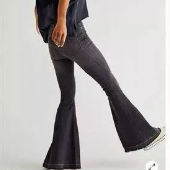 Free People We the Free Irreplaceable Flare Jeans charcoal Sz 29 - Picture 3 of 9